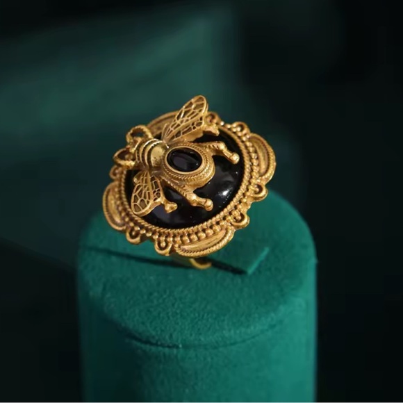 Antique Black Royal Bee Brass Ring - Picture 2 of 8